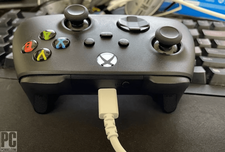 Πώς να συνδέσεις χειριστήριο Xbox στον υπολογιστή (ενσύρματα & ασύρματα)