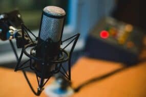 Οικονομικά μικρόφωνα για PC, vloggers και podcasters