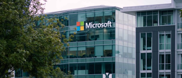Αύξηση των μισθών στη Microsoft Σε τι αποσκοπεί ο αμερικανικός κολοσσός;